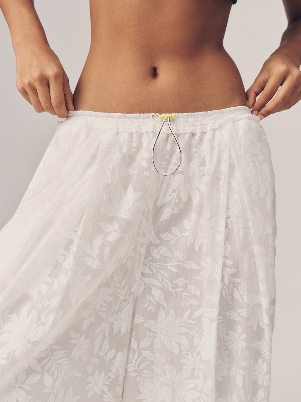 Anthropologie Daily Practice Lined Floral Balloon Joggers with Lacey ankles! NWT - Picture 3 of 4